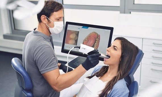 Dentist scanning 